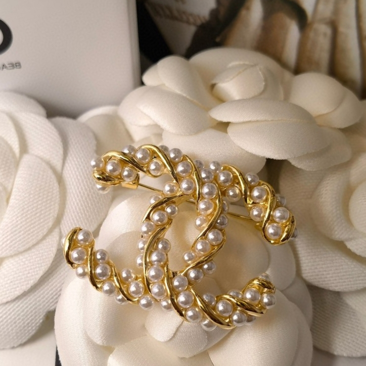 Chanel Brooch 03yxs167